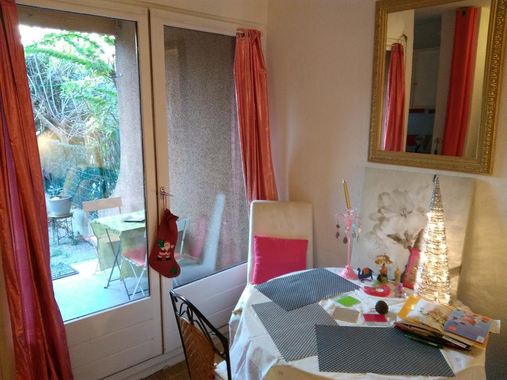 Joli Studio Avec Jardinet Avignon Eksteriør billede
